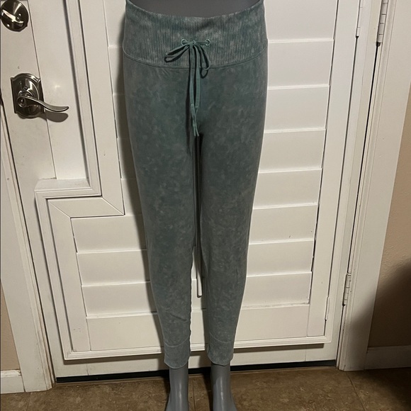 PINK Victoria's Secret Ribbed Activewear - Picture 4 of 9